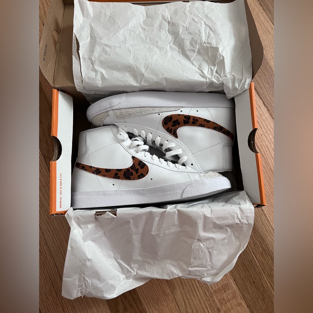 Brand New Leopard Nike W Blazer Mid ‘77 SE Sz 10
